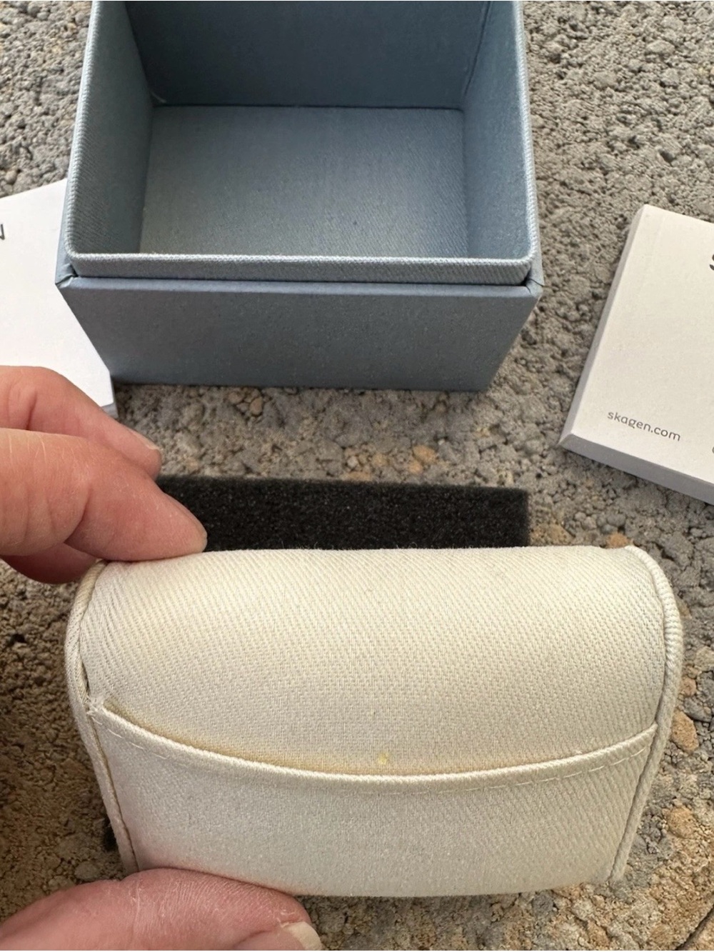 Authentic Skagen Empty Presentation Box with Pillow & Manual - Picture 8 of 11